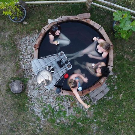 Airstream, Vintage American Caravan & Hottub Ашбертон Екстер'єр фото