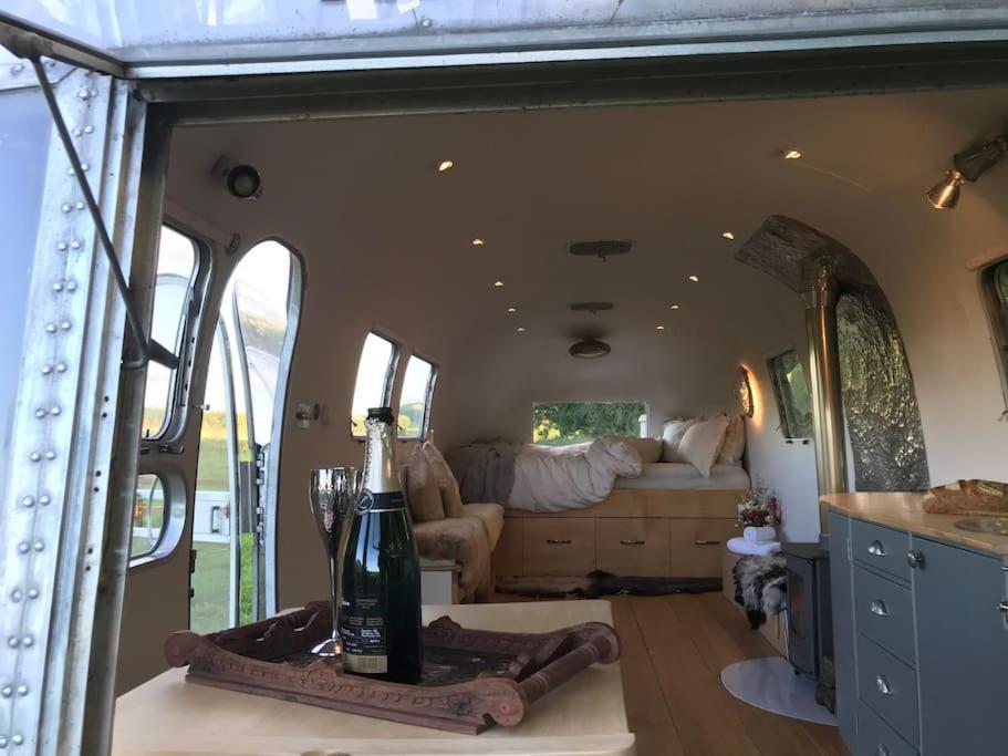 Airstream, Vintage American Caravan & Hottub Ашбертон Екстер'єр фото