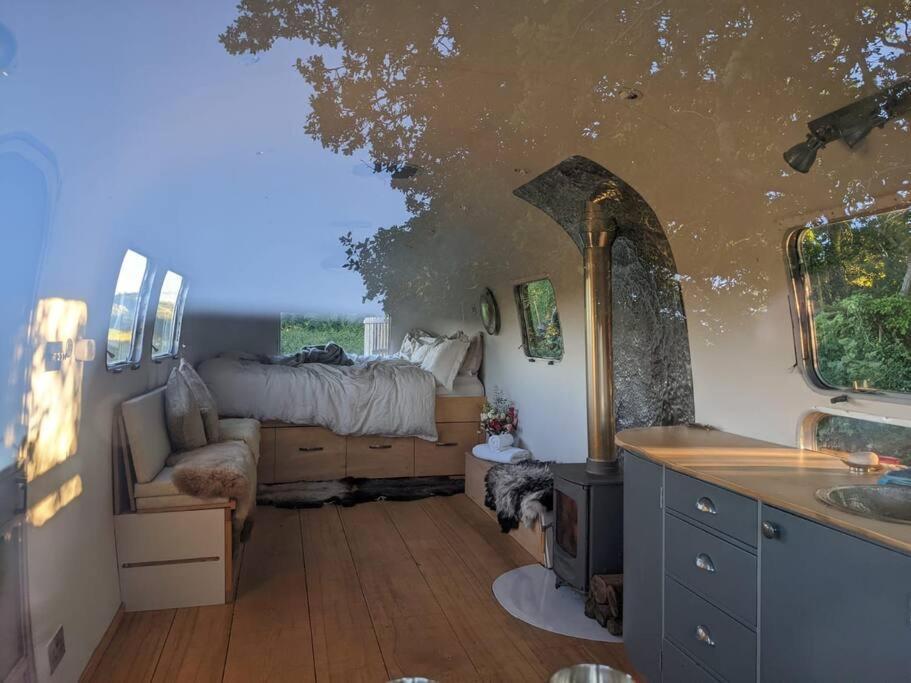 Airstream, Vintage American Caravan & Hottub Ашбертон Екстер'єр фото