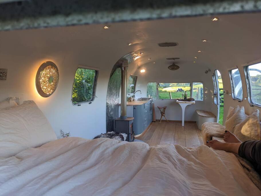 Airstream, Vintage American Caravan & Hottub Ашбертон Екстер'єр фото