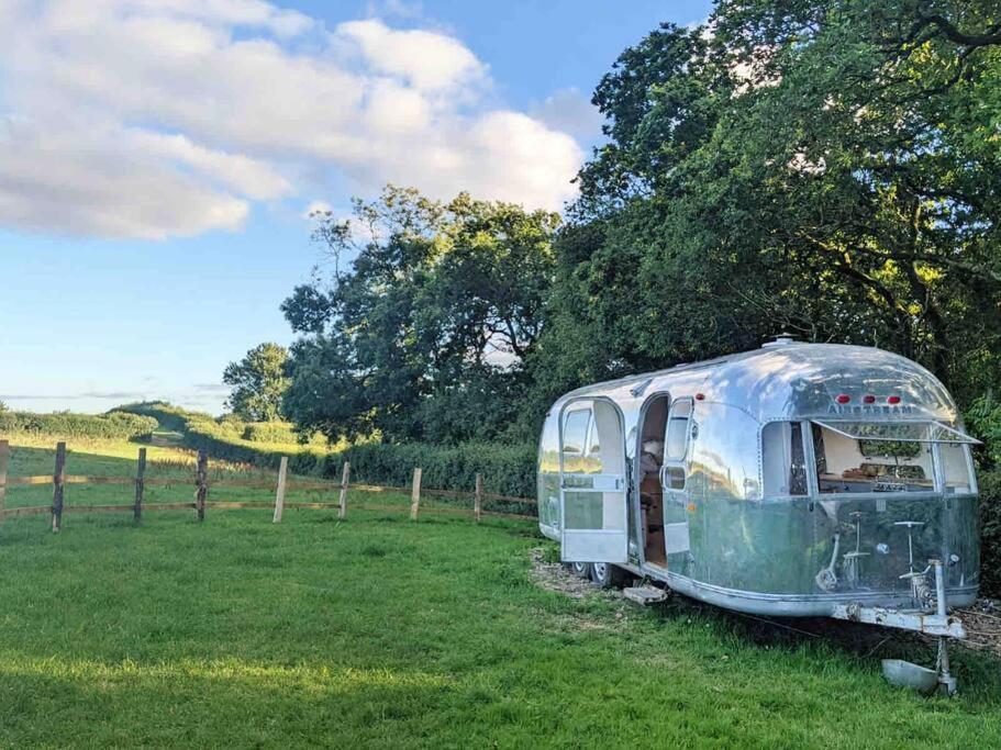 Airstream, Vintage American Caravan & Hottub Ашбертон Екстер'єр фото