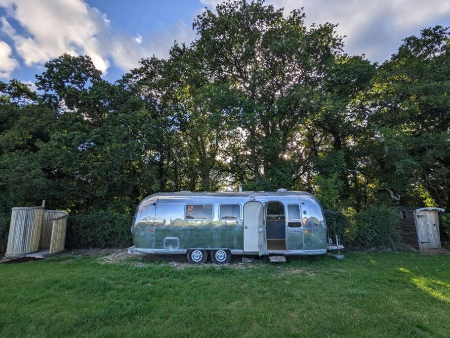Airstream, Vintage American Caravan & Hottub Ашбертон Екстер'єр фото