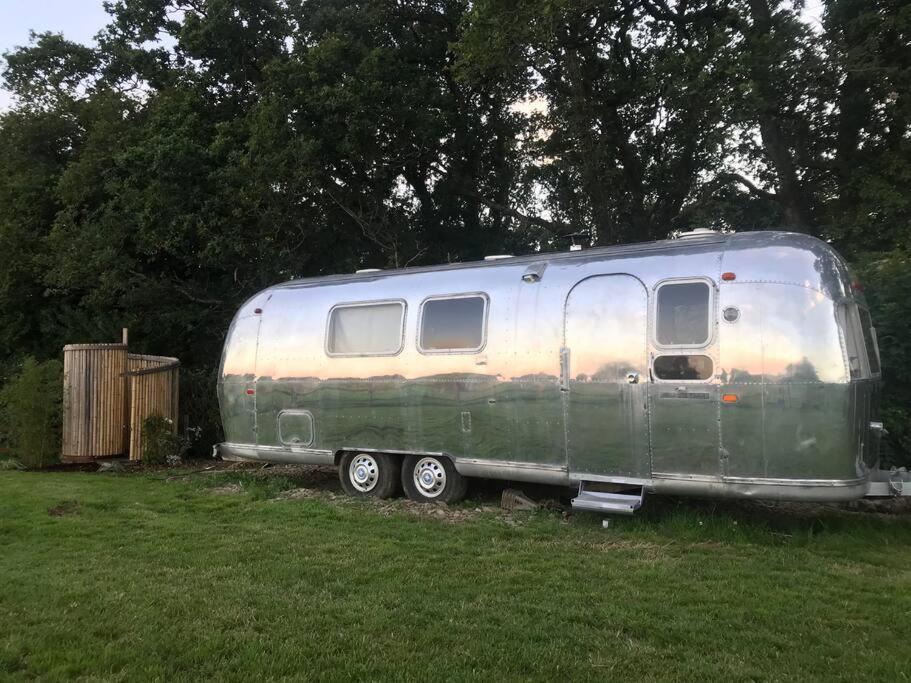Airstream, Vintage American Caravan & Hottub Ашбертон Екстер'єр фото
